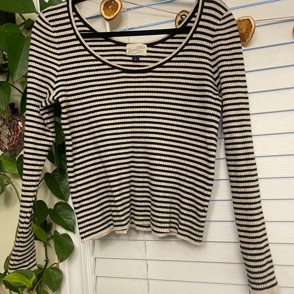 Universal Thread striped ribbed top